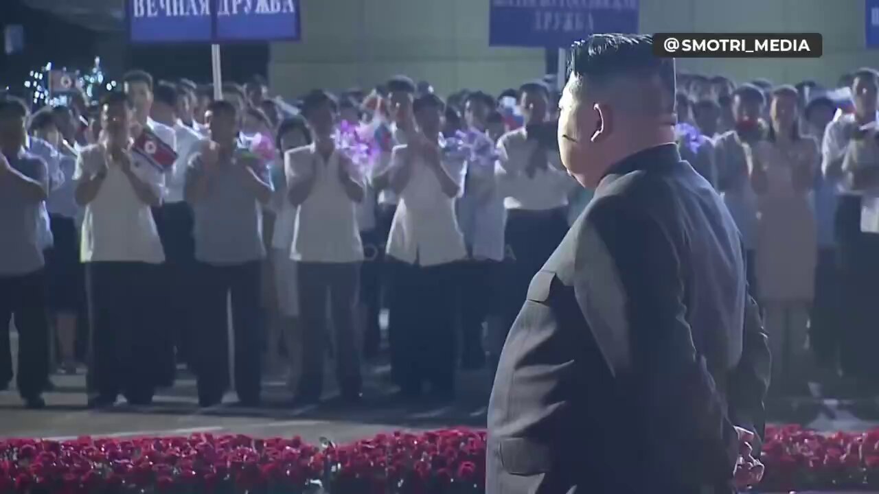 زعيم كوريا الشمالية يستدعي شخصين لعدم التصفيق بحماس .. فيديو