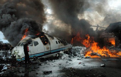 50 قتيلا بتحطم طائرة بوينج في روسيا  ..  صور
