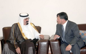 الملك وخادم الحرمين يجددان الالتزام بمبادرة السلام العربية ودعم الشرعية الفلسطينية  