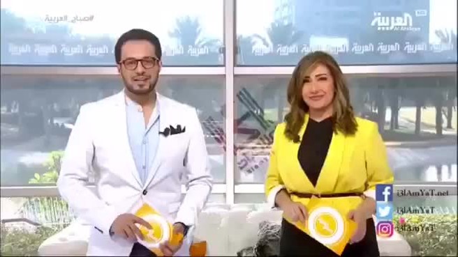 مذيع يحرج زميلته على الهواء شاهدوا رد فعلها الغريب فيديو 