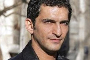 عمرو واكد: أرفض التمثيل مع إسرائيليين، والإنجليز حولوني لـ"صيد السالمون"