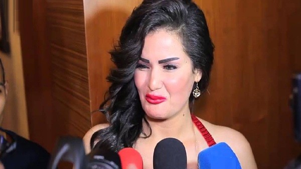 سما المصري تعلق بشكل غريب على إطلالة رانيا يوسف شبه العارية