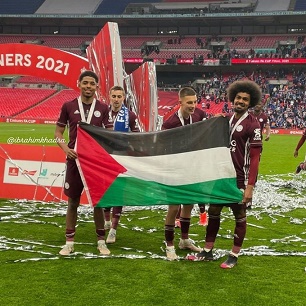 لاعب اسرائيلي يسخر من علم فلسطين ولاعب ليستر سيتي يفجّر ردا صاعقا