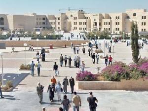 افتتاح معرض الفنون التشكيلية في جامعة الحسين