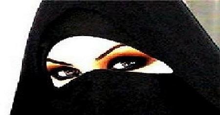 العاهل السعودي يصدر عفوا عن فتاة القطيف 