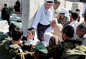 100  الف فلسطيني ادوا الصلاة في المسجد الاقصى